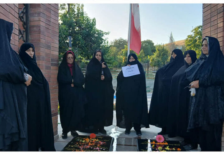 غبارروبی مزار شهدای گمنام هشجین توسط خواهران کانون فرهنگی هنری حضرت خدیجه(س)