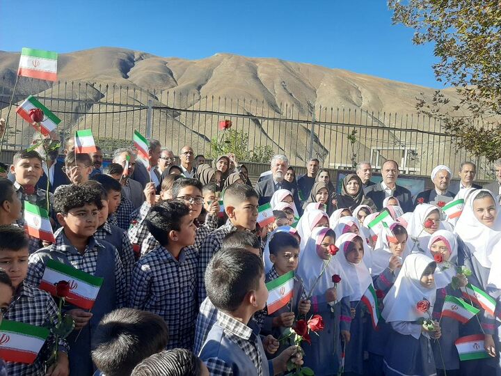 نواختن زنگ مدرسه در کشارعلیا با چاشنی فرهنگ؛ روایت وزیر ارشاد از «ایران آینده» در کلاس‌های روستایی
