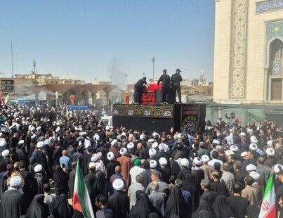 پیکر آیت‌الله شبیری زنجانی وارد حرم حضرت معصومه(س) شد