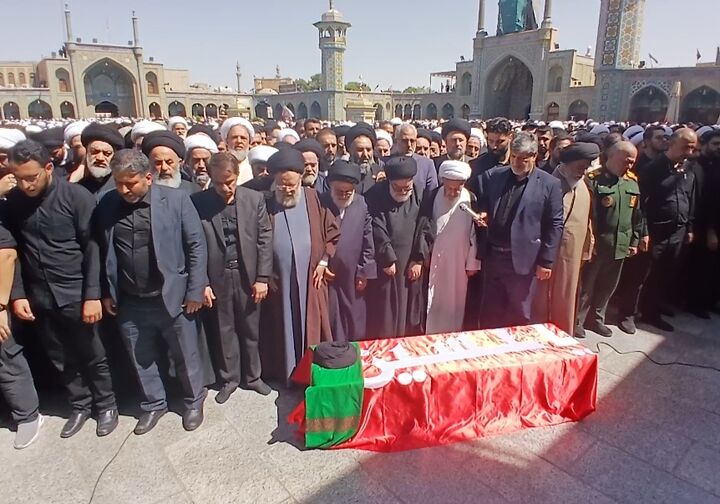 تشییع و اقامه نماز بر پیکر آیت‌الله شبیری زنجانی