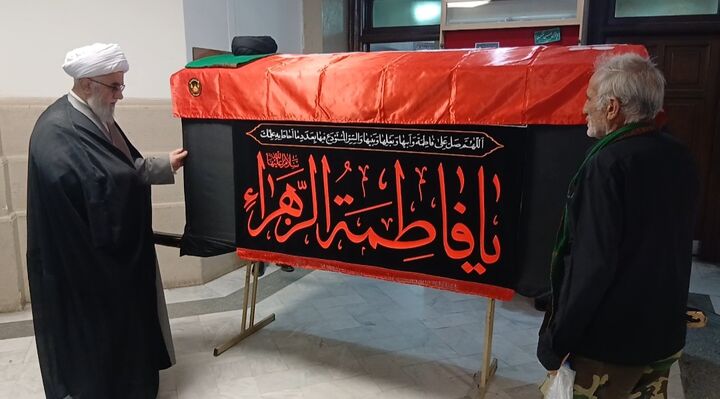 مراسم وداع با پیکر آیت‌الله شبیری همراه با تلاوت قرآن توسط علما، روحانیون و مردم مومن