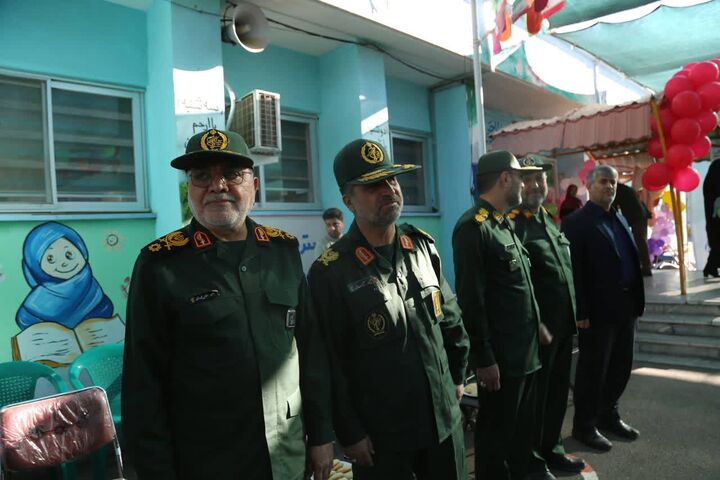 طنین زنگ مهر در دبستان شهید آتوت با حضورمعاون هماهنگ‌کننده نیروی زمینی سپاه 