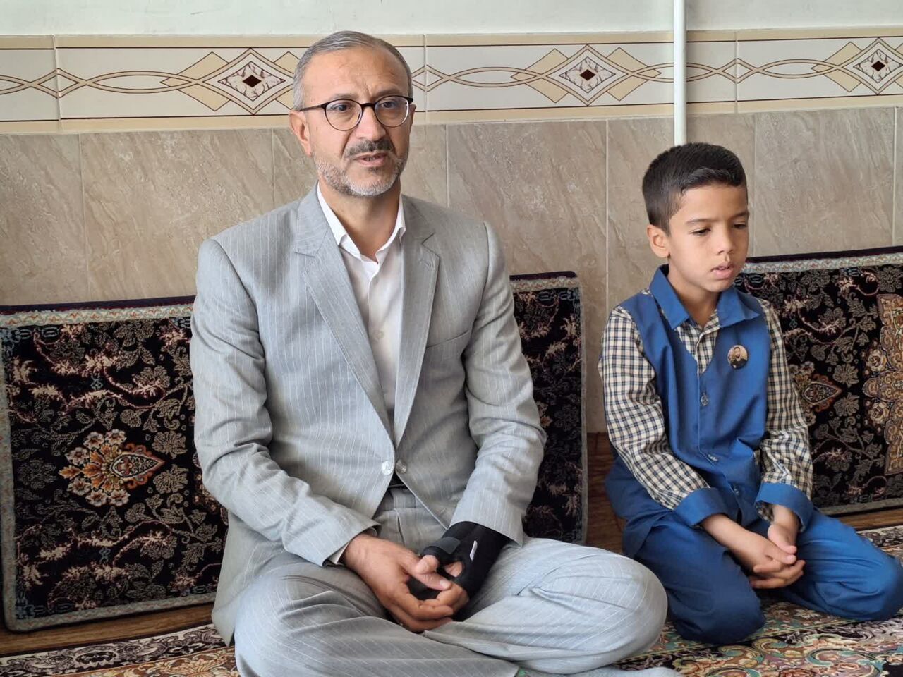 همراهی رئیسکل دادگستری خراسان جنوبی با فرزند شهید ترابی