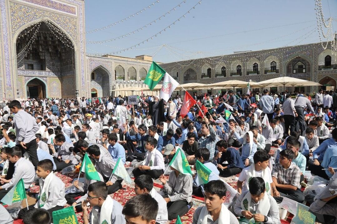 «مهر رضوی» دانش آموزان مشهدی در چهارشنبه امام رضایی