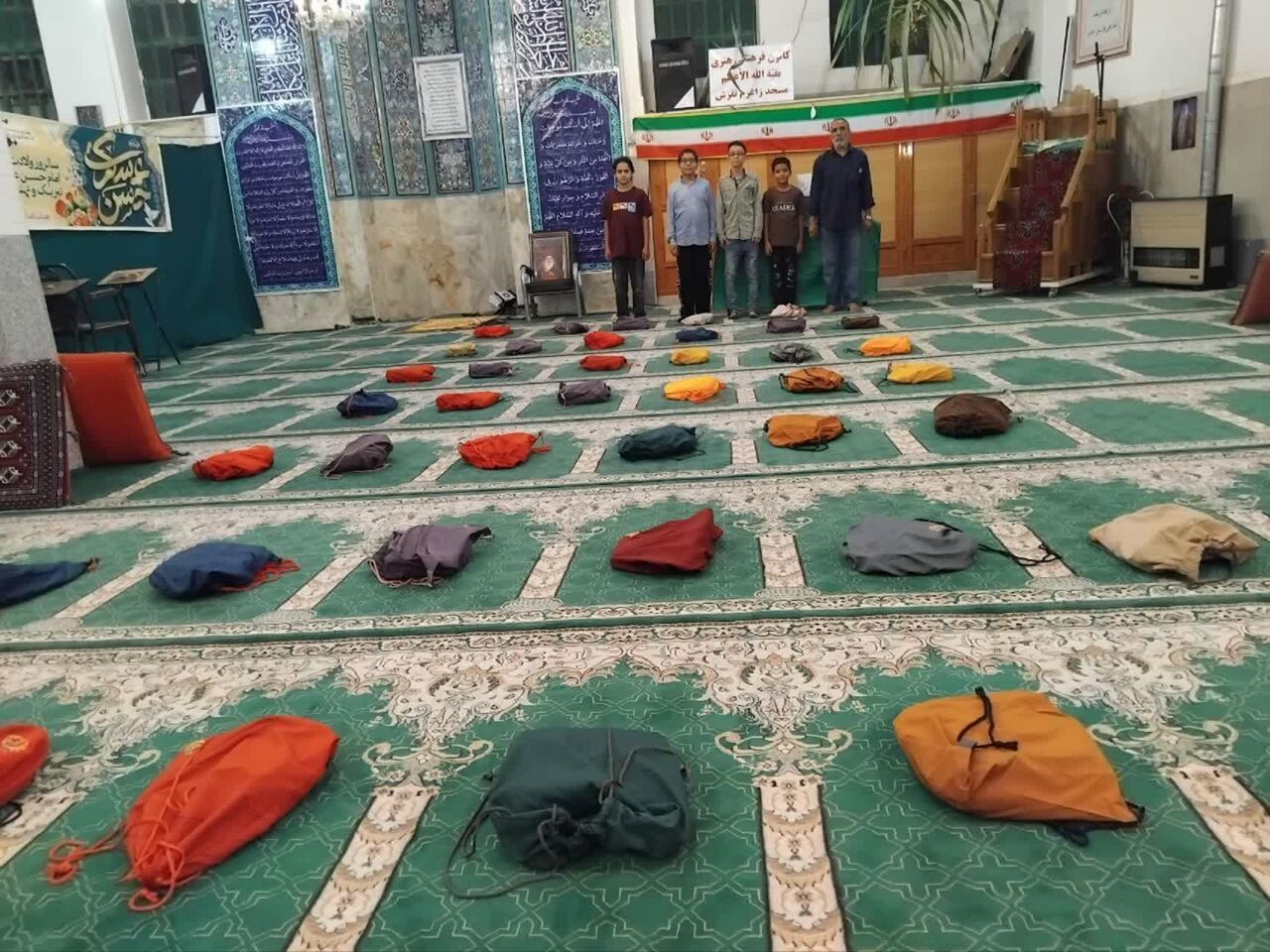کانون فرهنگی هنری بقیهالله مسجد زاغرم تفرش ۴۸ بسته لوازمالتحریر میان دانشآموزان احسانپذیر توزیع کرد