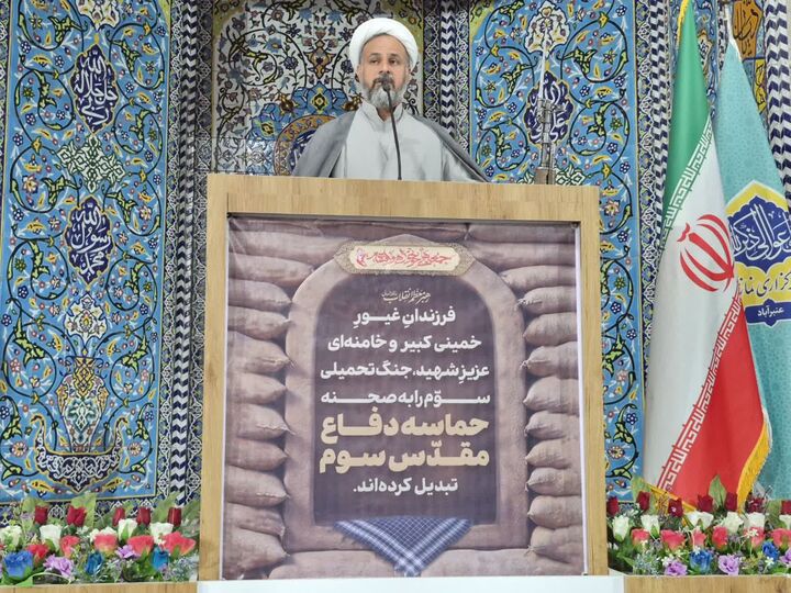 دشمن با تمام ابزارها به دنبال تضعیف بنیان خانواده است