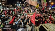 وداع شبانه مردم مشهد با پیکر شهید سردار حسین ظریفی در تجمع محله فلاحی و احمد آباد