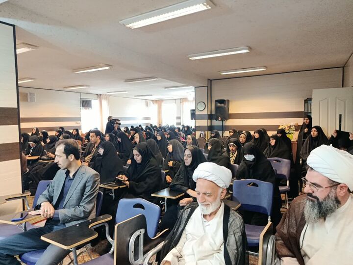۱۳۰ طلبه در مدرسه علمیه فاطمه الزهرا (س) اراک مشغول تحصیل هستند