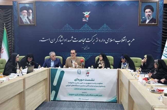 تأکید بر نقش بی‌بدیل زنان در دوران دفاع مقدس و مقاطع مختلف 