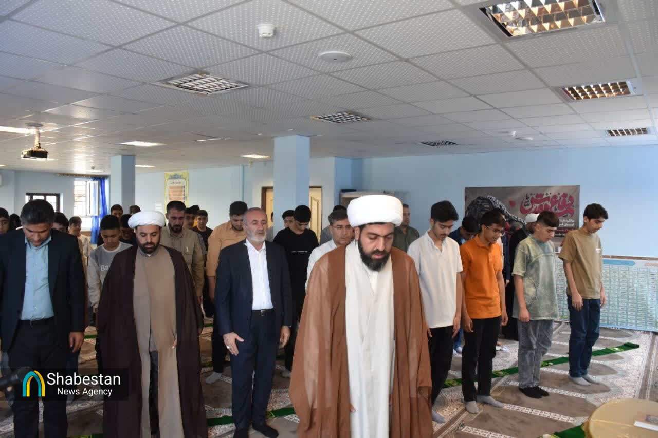 محفل انس با قرآن در مدرسه استعدادهای درخشان قروه