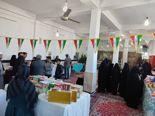 برگزاری نمایشگاه توانمندی‌های بانوان روستای فردو به میزبانی کانون فرهنگی هنری «شهید کربلا»