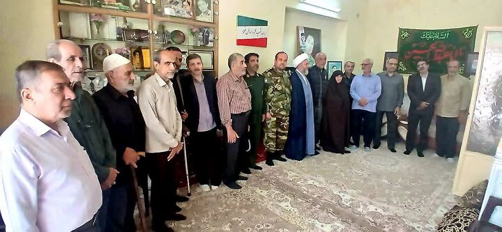 خانواده شهید «محمود سالمی‌فرد» در «یکشنبه‌های شهدایی آران و بیدگل» تکریم شدند