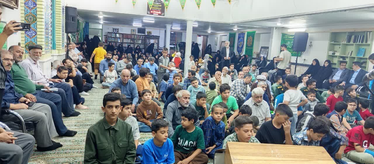 تجلیل از فعالان مسجدی و مادران دارای سه فرزند در مسجد امام خمینی(ره) مشهد