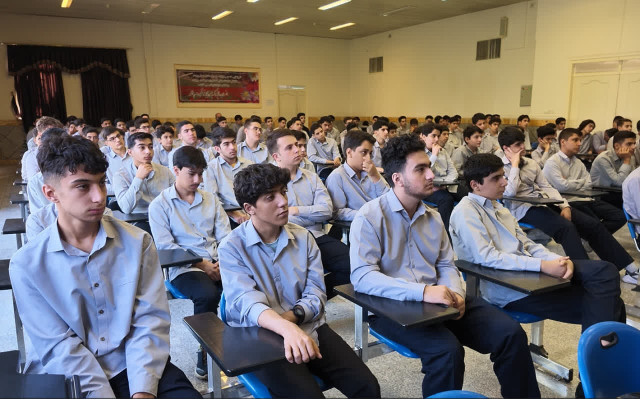آشنایی دانش‌آموزان با گردشگری، سرمایه‌گذاری برای آینده این صنعت است