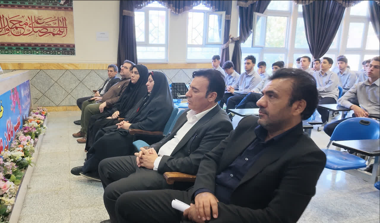 آشنایی دانش‌آموزان با گردشگری، سرمایه‌گذاری برای آینده این صنعت است