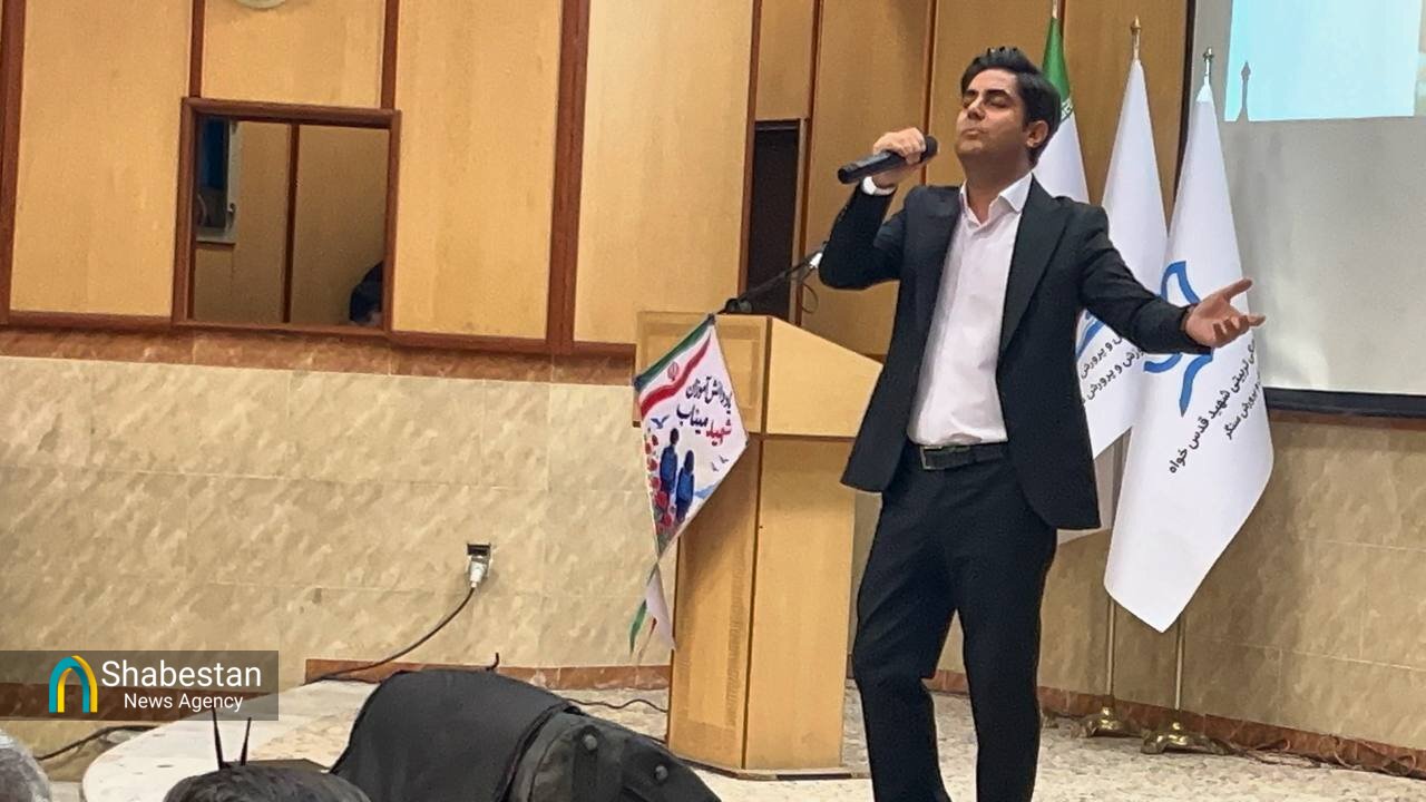 آسمان سنگر، میزبان یادگاران میناب / روایت اشک و رجز مادر شهیدان رئیسی در یادواره شهدای دانشآموز میناب