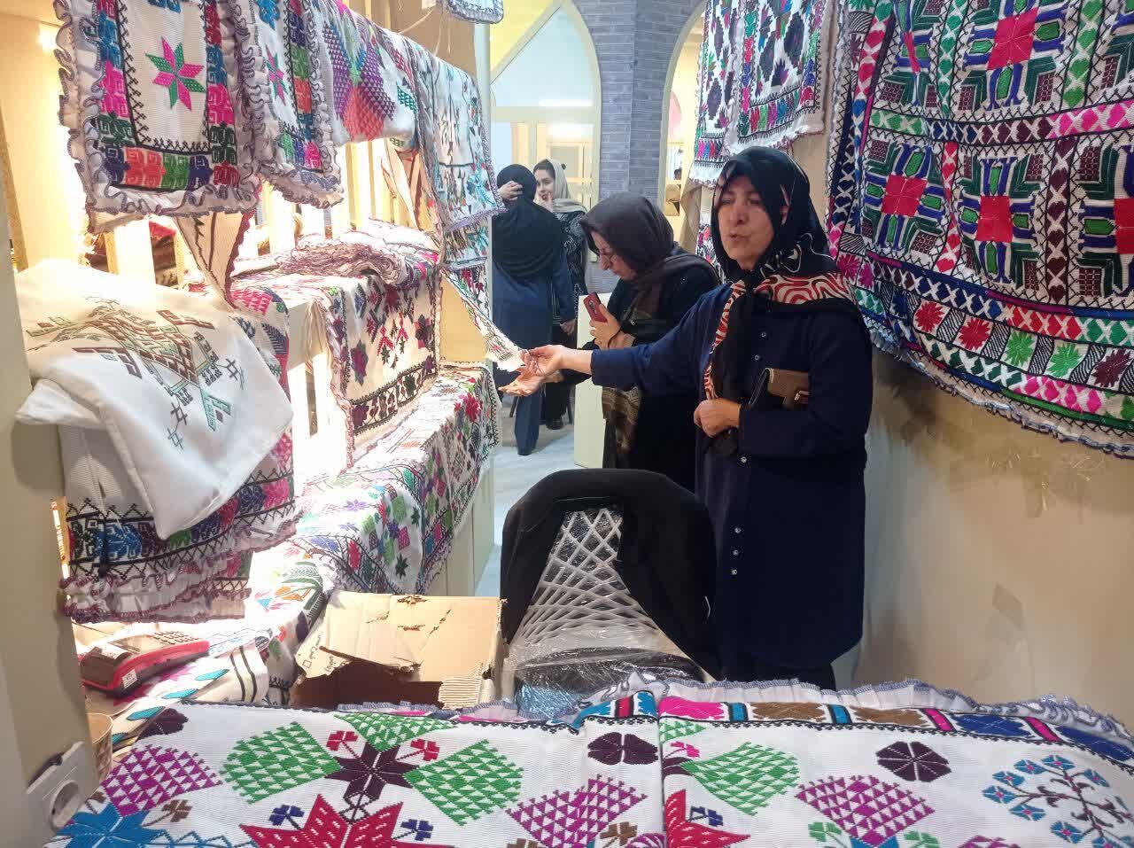 «ماه‌بانو»؛ روایت زندگی با سوزن و نخ