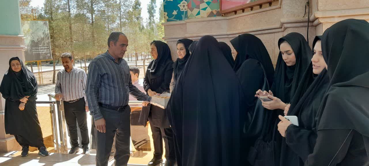 تجدید میثاق دانشگاهیان آزاد اسلامی کاشان با آرمانهای شهدا در آخرین روز هفته دفاع مقدس