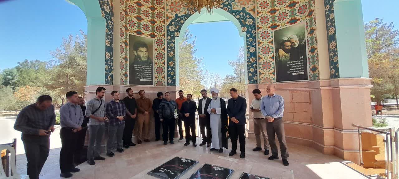 تجدید میثاق دانشگاهیان آزاد اسلامی کاشان با آرمان‌های شهدا در آخرین روز هفته دفاع مقدس