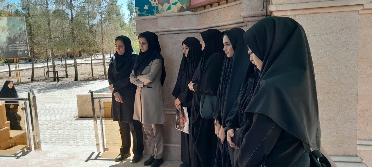 تجدید میثاق دانشگاهیان آزاد اسلامی کاشان با آرمان‌های شهدا در آخرین روز هفته دفاع مقدس