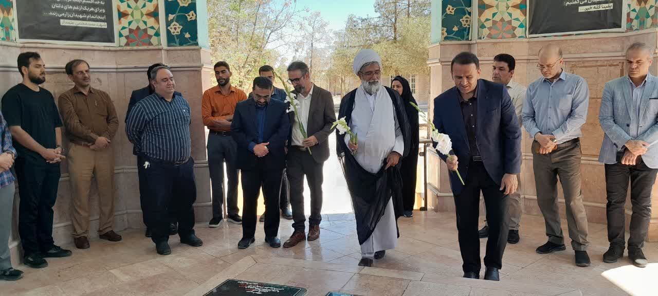 تجدید میثاق دانشگاهیان آزاد اسلامی کاشان با آرمانهای شهدا در آخرین روز هفته دفاع مقدس