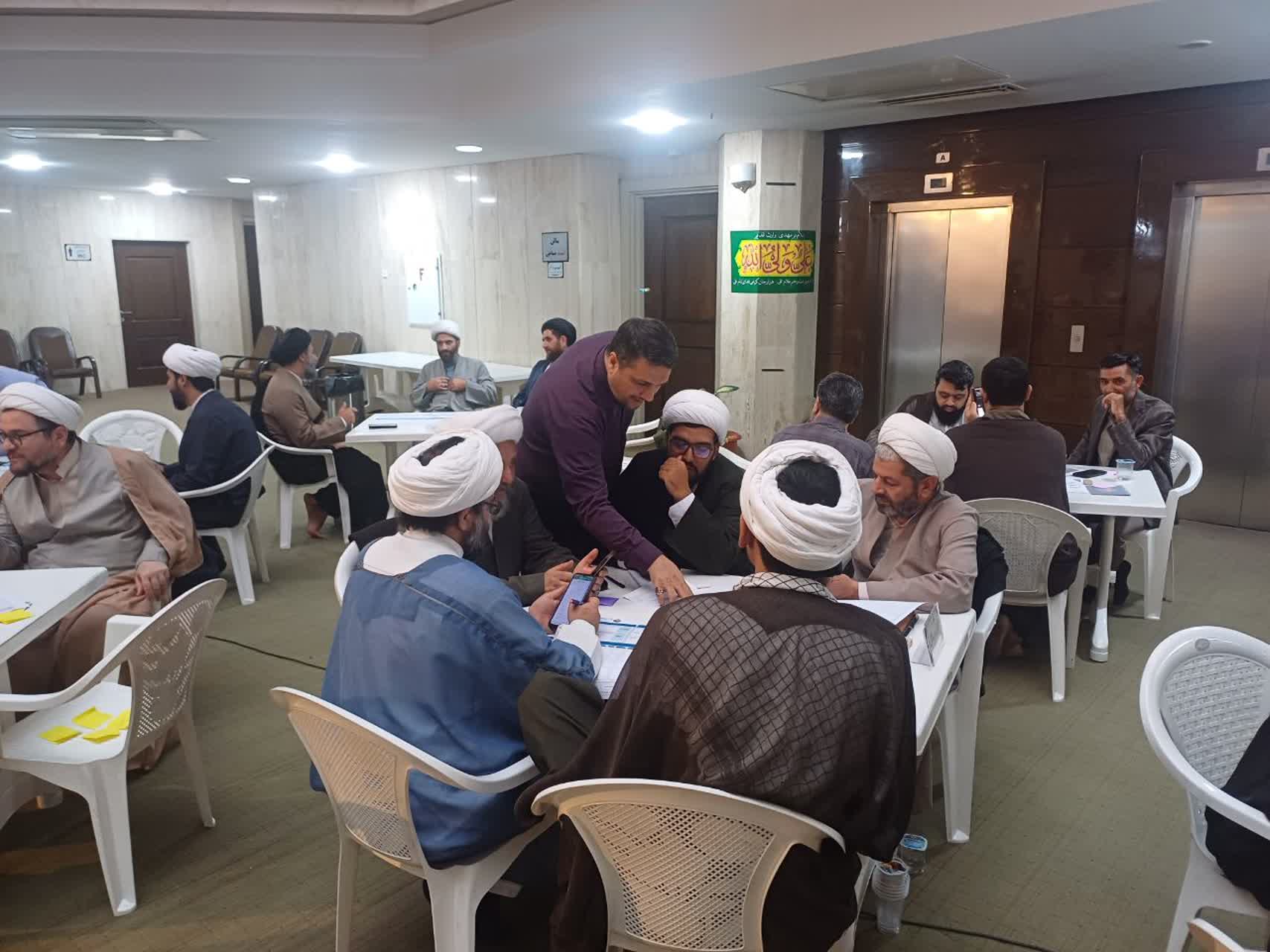 تبیین ظرفیت‌های قرآنی کانون‌های مساجد در رویداد «اقوم» با حضور ائمه جمعه ۳۲ شهرستان