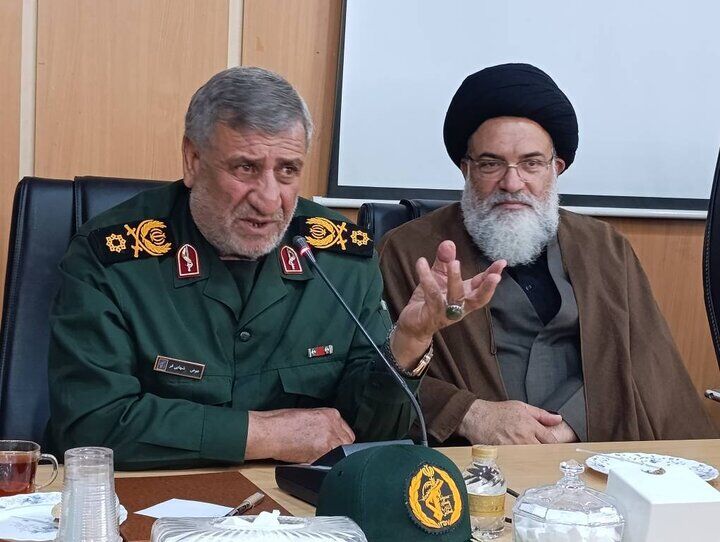دفاع مقدس با حضور مردم و رهبری به مقاومت ماندگار تبدیل شد