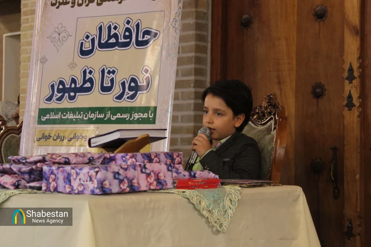 از تلاوت «طارق» تا تجلیل از حافظان قرآن؛ «حافظان نور تا ظهور» آران و بیدگل به روایت یک شب قرآنی