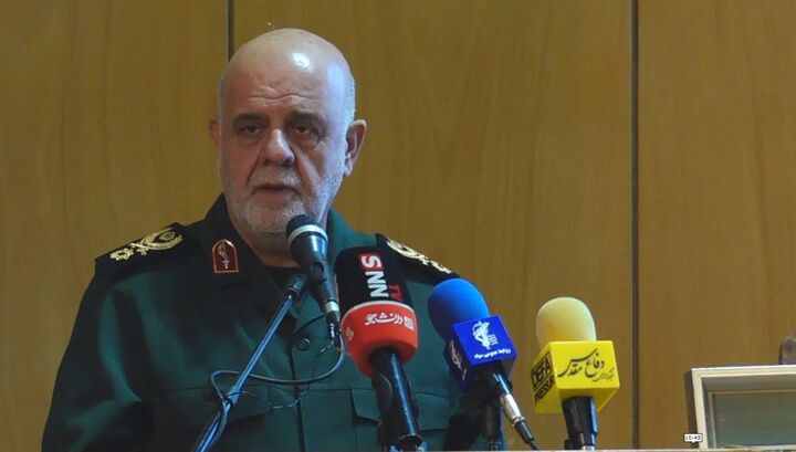 آمریکایی ها با روایت سازی و شایعه پراکنی به دنبال خروج از باتلاق هستند