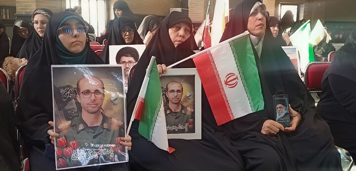 مراسم گرامیداشت شهدای جنگ و کودتای دی در تهران برگزار شد