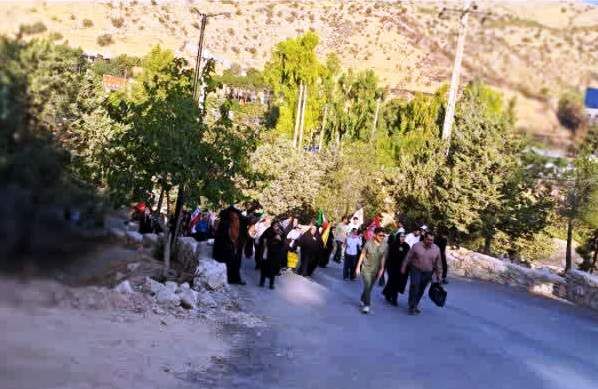 از جزءخوانی قرآن تا گفتوگوی بصیرتی؛ برنامههای کانون خواهران مسجد امام حسین(ع) شیراز در هفته دفاع مقدس