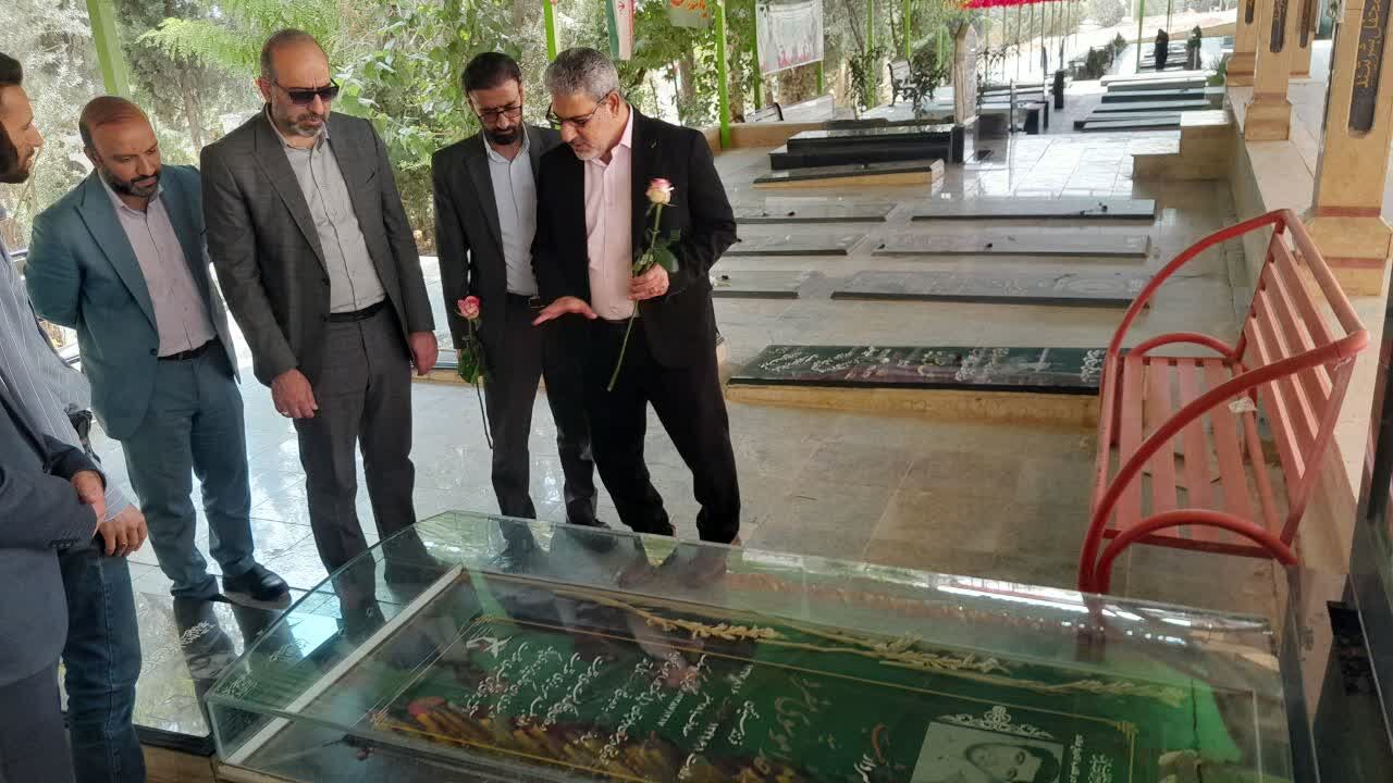 تجدید میثاق فعالان قرآنی لرستان با شهدای جنگ تحمیلی اخیر