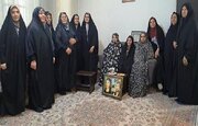 بانوان مسجد امام حسین(ع) شیراز مهمان خانه دو شهید دفاع مقدس شدند