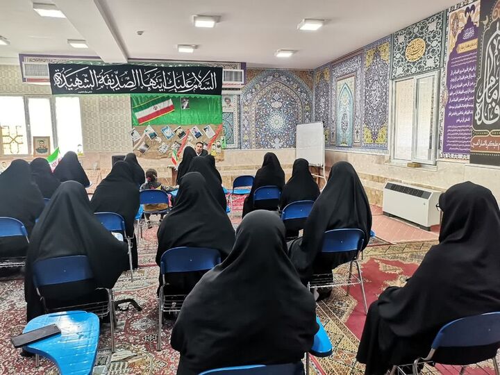سیره اخلاقی شهدا باید به زبان روز برای نسل جوان تبیین شود