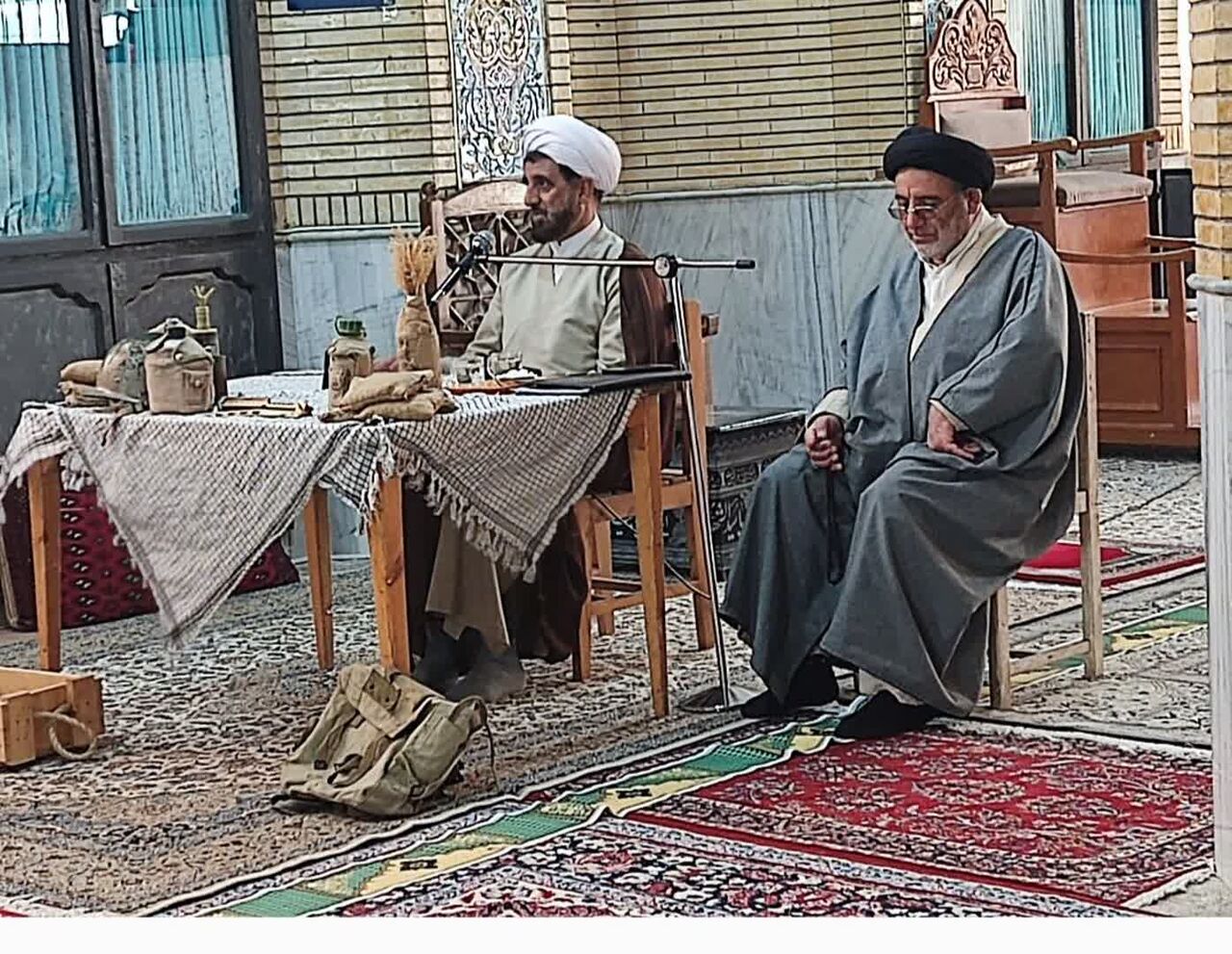میز خدمت مسئولان در مسجد امام حسن مجتبی(ع) اراک برگزار شد