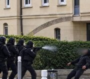 شلیک پلیس فرانسه به صورت نوجوان معترض
