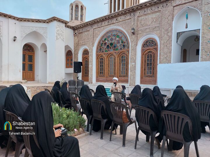 آنچه در نشست هم‌فکری برای موضوع حجاب و عفافِ خانه گفتمان کرمان گذشت