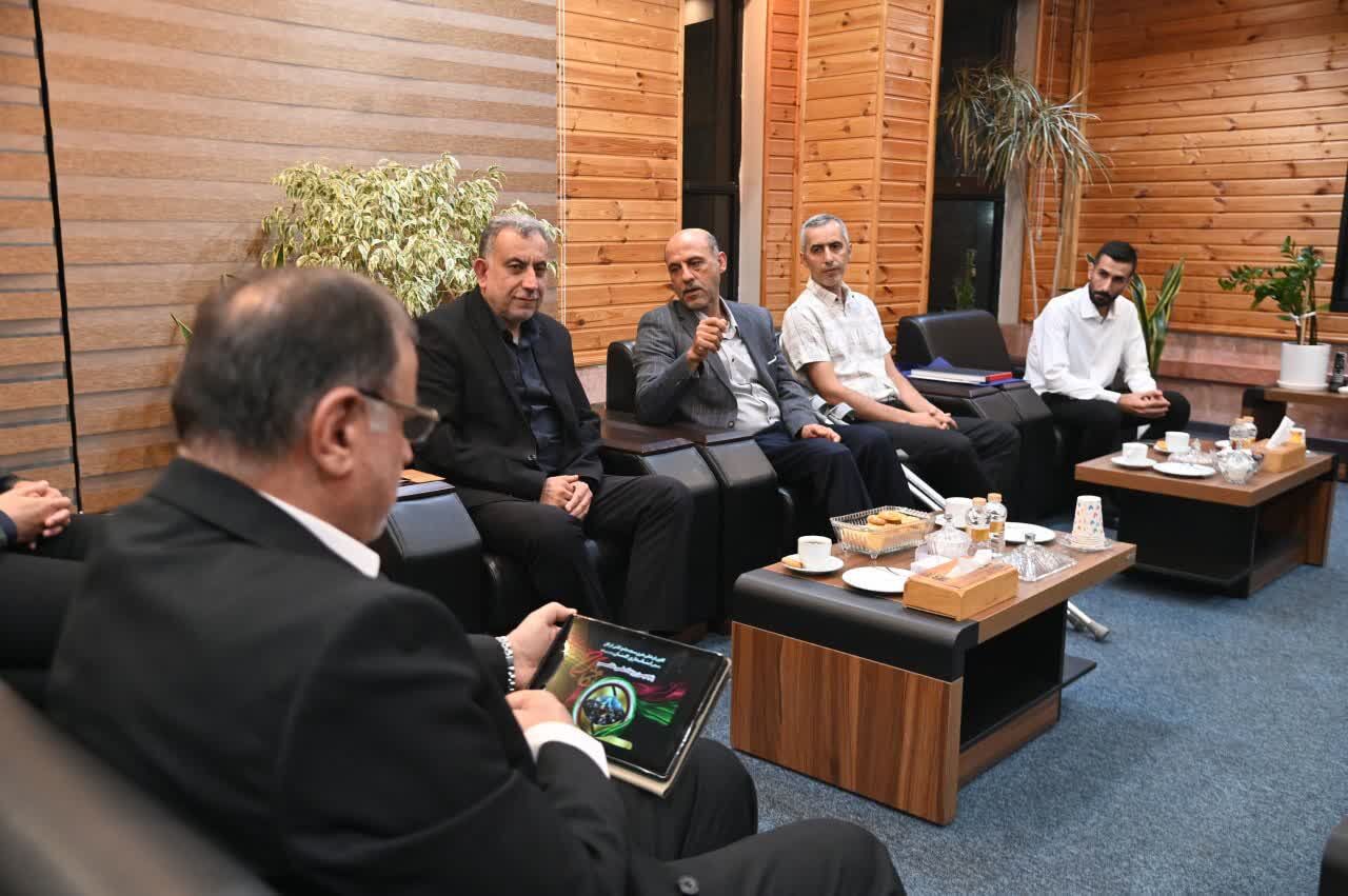 «نگاه سرخ» از قاب مسجد گلشن تا حافظه تصویری یک ملت