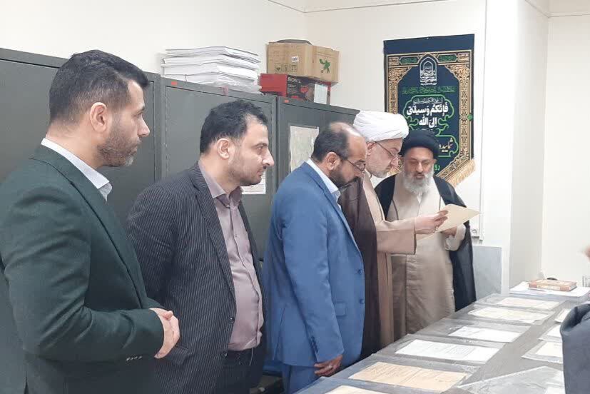 اسناد موقوفات در اختیار مرحوم آیت‌الله میبدی به اوقاف گلستان تحویل داده شد