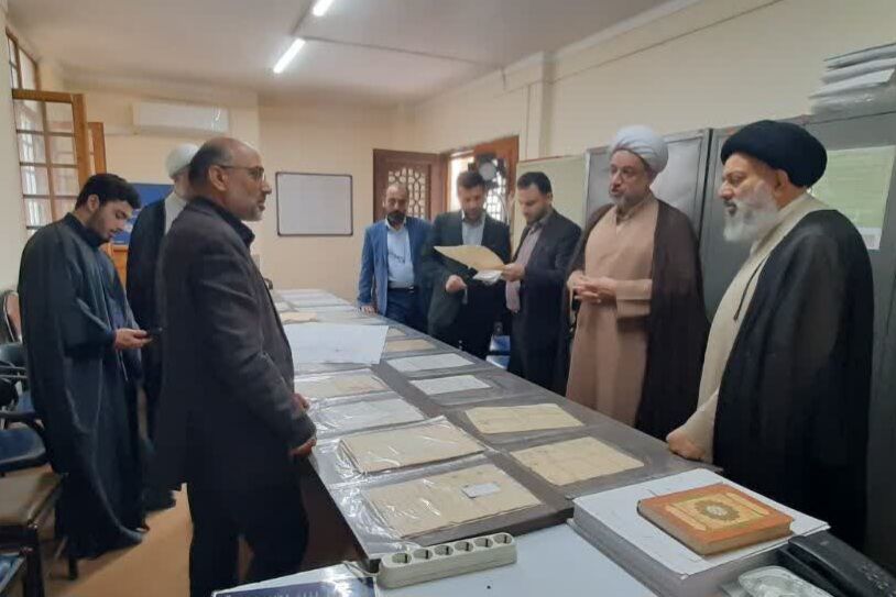 اسناد موقوفات در اختیار مرحوم آیت‌الله میبدی به اوقاف گلستان تحویل داده شد