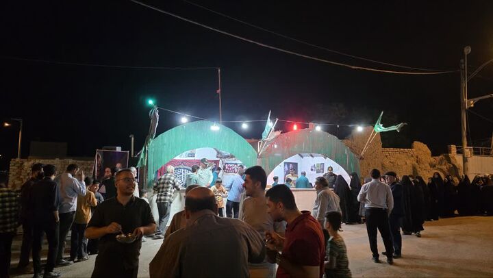 سفره کرامت ام‌البنین(س) به یاد شهدای فراجا در محمدآباد مرکزی برپا شد