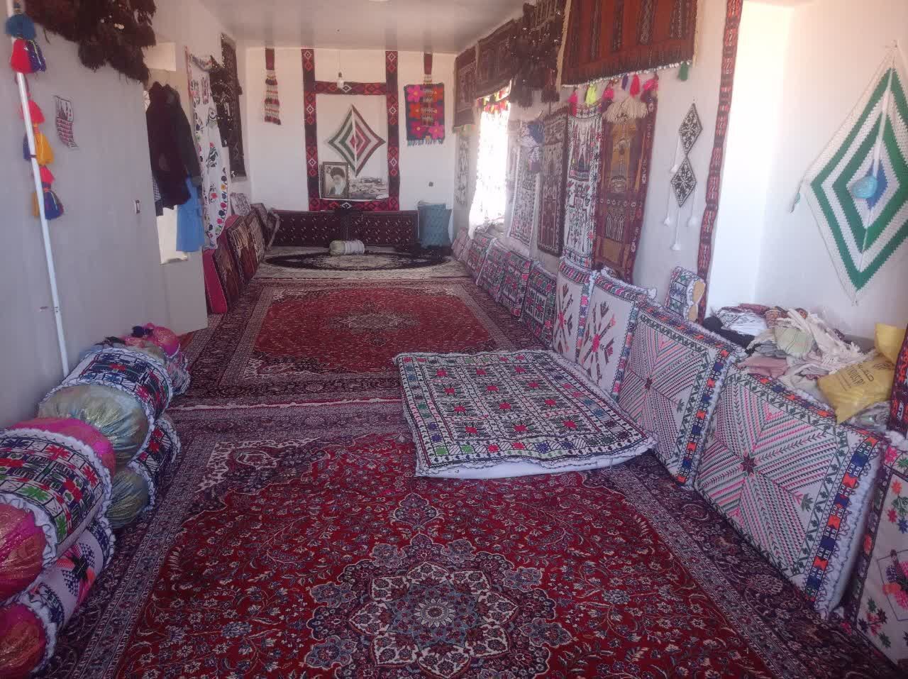 از سوزن‌دوزی زنان روستایی تا رویای بوم‌گردی/ «ماه‌بانو» چشم‌انتظار حمایت