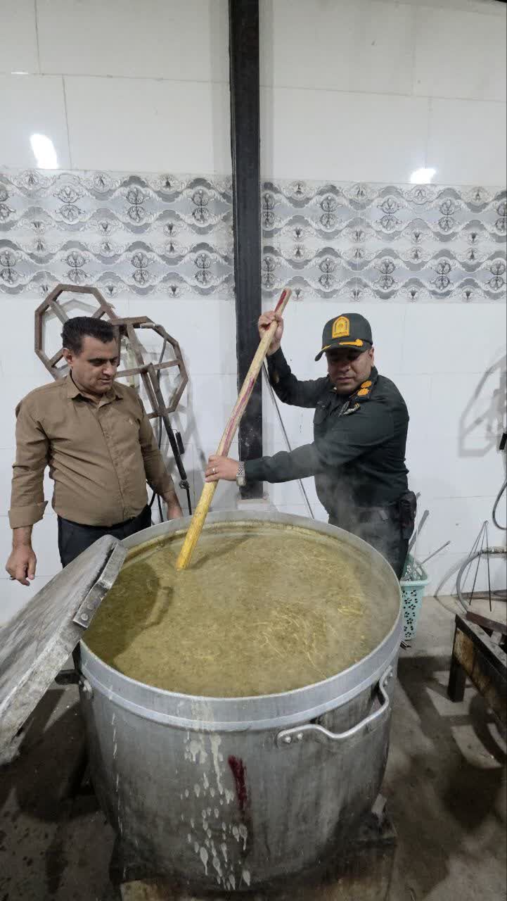 سفره کرامت امالبنین(س) به یاد شهدای فراجا در محمدآباد مرکزی برپا شد