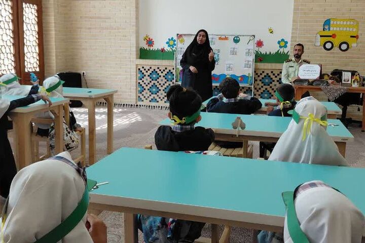 آموزش مهارت‌های ایمنی به کودکان کانون گلشن با حضور پلیس