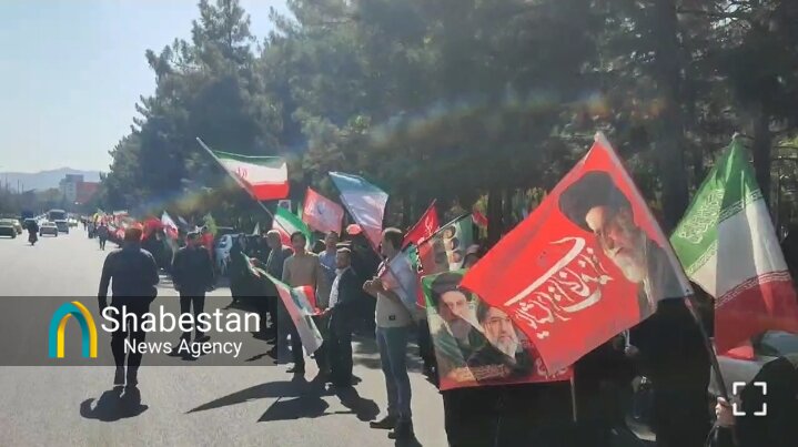 تشکیل بزرگترین زنجیره انسانی جان‌فدا دور دانشگاه فردوسی مشهد