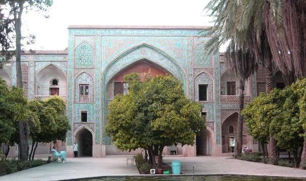 تهران؛ شهرِ مسجدهایی که تاریخ را روایت میکنند