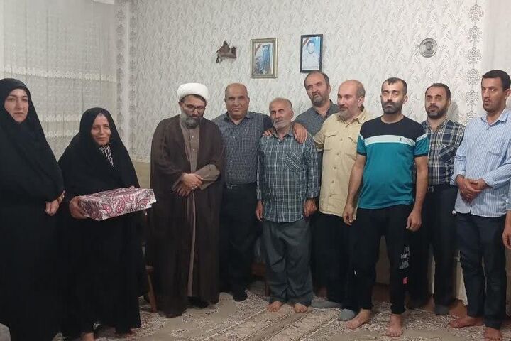 تجلیل از خانواده‌ دو نیروی فقید انتظامی سرخنکلاته به همت کانون امام حسن مجتبی(ع)
