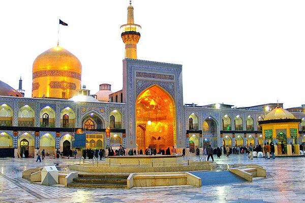 «قاب‌هایی از صحن عتیق»؛ روایت تصویری ۱۵۰ ساله از صحن انقلاب اسلامی