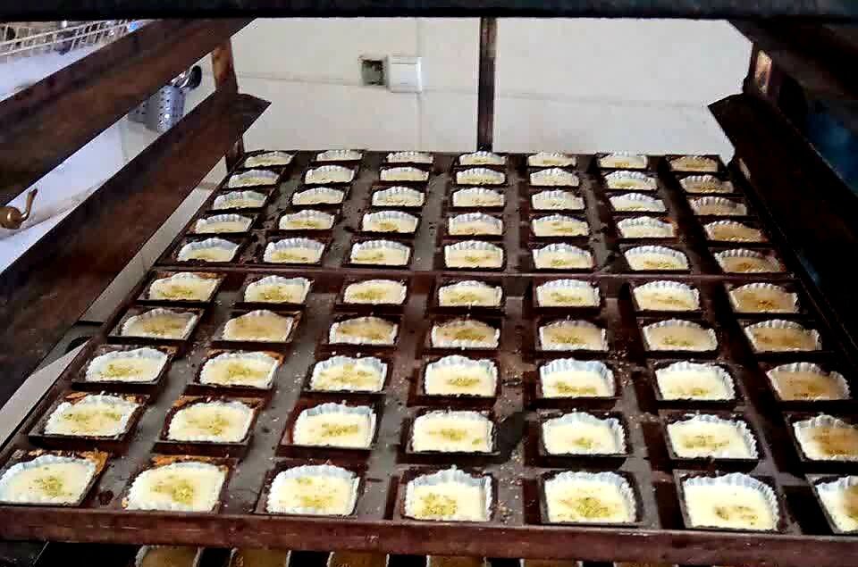 عطر «کلمپه و قطاب» کرمانی در صحن و سرای رضوی/ خدمترسانی ۸۰ خادم خانوکی به زائران امام رئوف