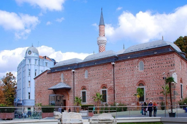 مسجد «جامع جمعه» پلوودیو در بلغارستان؛ مسجدی ۶۰۰ ساله در قلب شهری که تاریخ را زندگی میکند